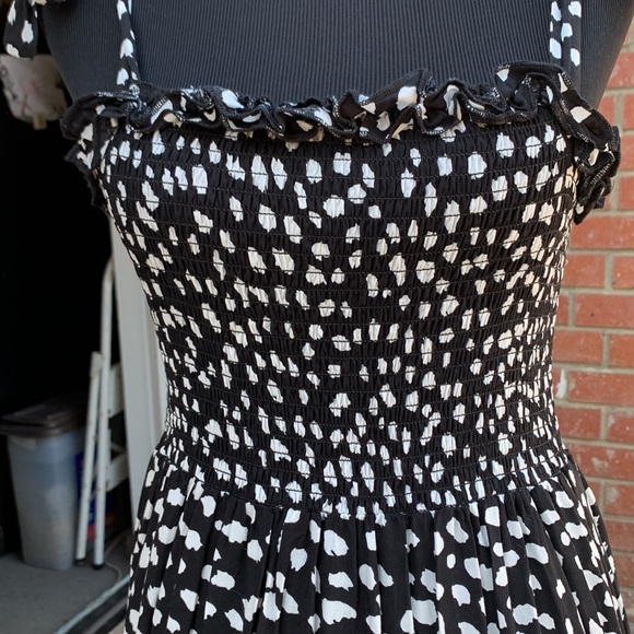 Cute black and white sundress. Simply done. - Picture 3 of 5